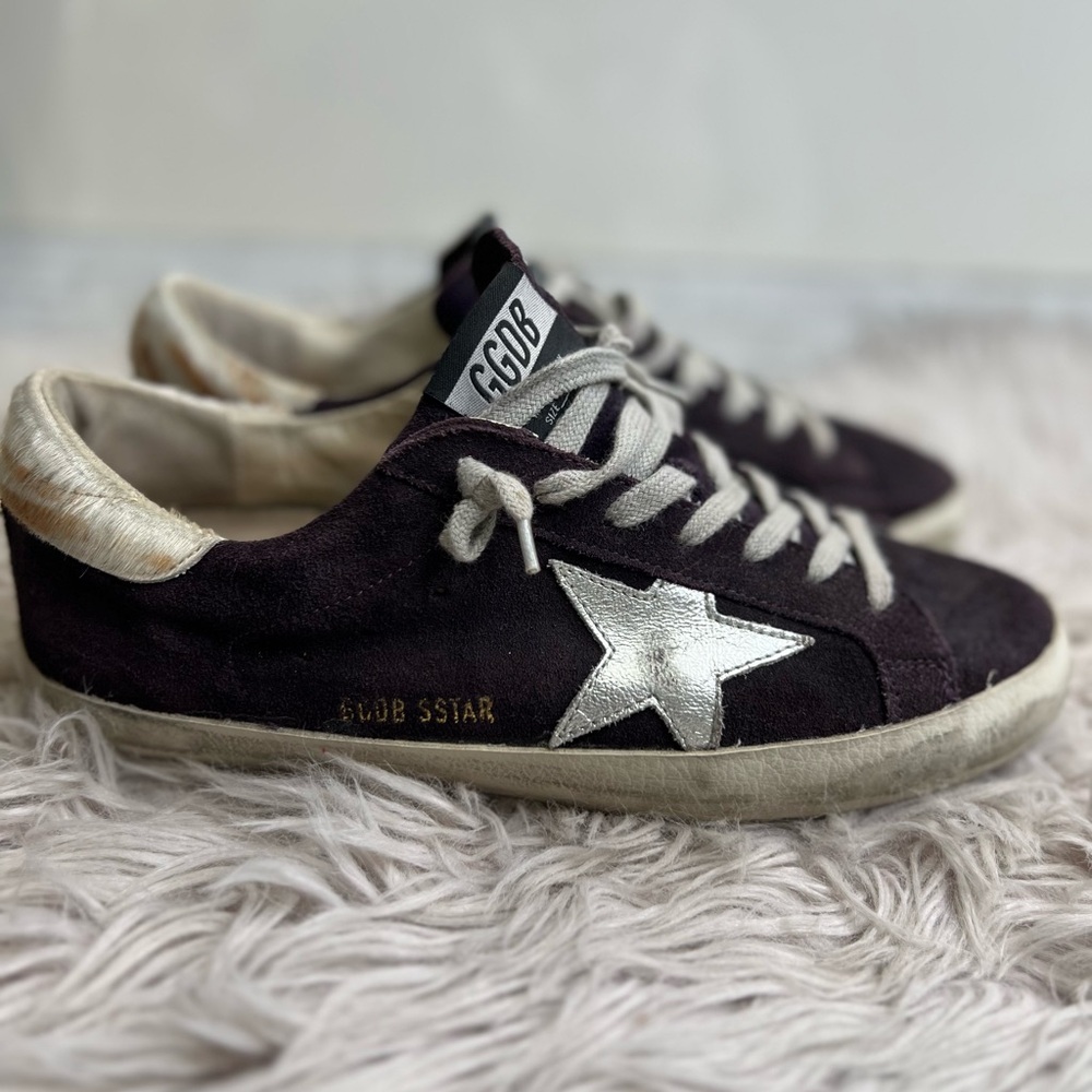 Pre-owned Golden Goose
Size 41 or 8
Good Condition with signs of wear.